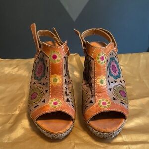 L'ATISTE Multicolor Floral Cutout Sandals